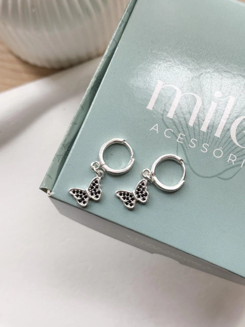 Argolinha Tranqueta Borboleta Cravejada em Zircônias Pretas - comprar online