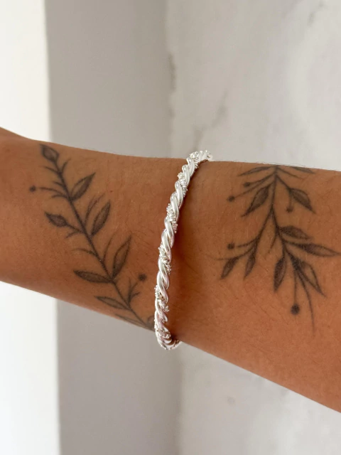 Bracelete Torcido Fio Brilhoso - comprar online