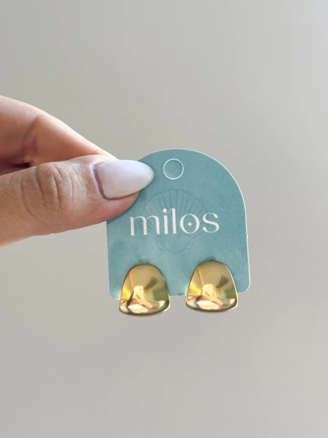 Brinco Vírgula Grossinho Espelhado no Banho de Ouro - comprar online