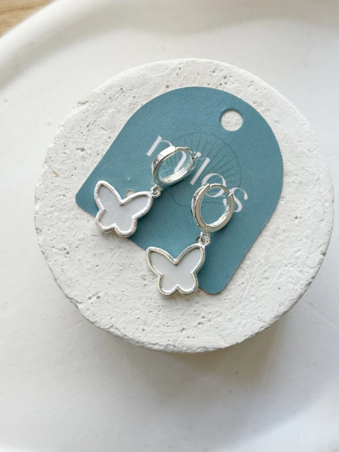 Argola Tranqueta Borboleta Branca - comprar online