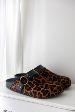 PREVENTA Zueco Lena | Pelo Leopardo - Reservá los tuyos, recibilos a partir del 22.04 - comprar online