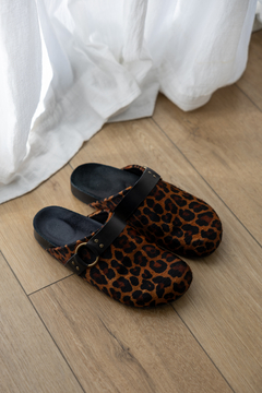 PREVENTA Zueco Lena | Pelo Leopardo - Reservá los tuyos, recibilos a partir del 22.04 - comprar online