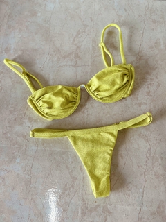 Conjunto Mykonos com calcinha sirena verde lima.