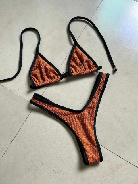 Biquíni basic com calcinha asa delta bicolor. - comprar online