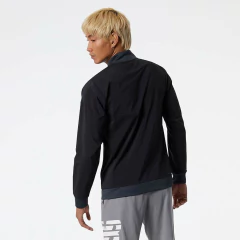 CAMPERA NEW BALANCE TENACITY STRETCH WOVEN NEGRO en internet