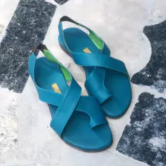 Sandália Carmen verde petróleo na internet