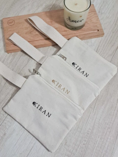 KIT ACCESORIOS SKINCARE CON NECESER SOBRE en internet