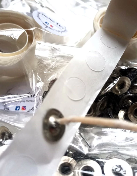 Pegamento para ojalillo en rollo x 100 unidades - comprar online