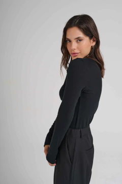 ART 2716 REMERA DE MORLEY SOFT CUELLO REDONDO NEGRO en internet