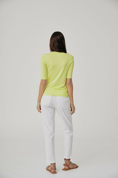 REMERA VISCOSA/LYCRA CUELLO V MANGA 3/4 LIMA - comprar online