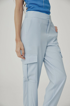 PANTALON SASTRERO CARGO TWILL CELESTE en internet