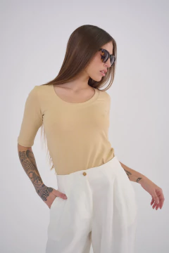 ART 2566 REMERA DE ALGODON CON LYCRA SOFT CUELLO REDONDO BEIGE en internet
