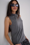 ART 2587 MUSCULOSA MEDIA POLERA GAMUZA MULTITACHITAS GRIS