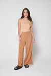 Pantalon sastrero ancho con pinzas camel