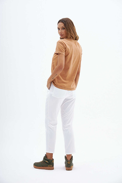 REMERA EMPATHY CAMEL - comprar online