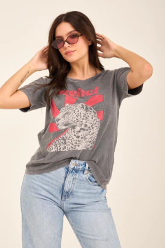 ART 2483 REMERA REBEL LAVADA CON TACHAS GRIS - Rock & Stories