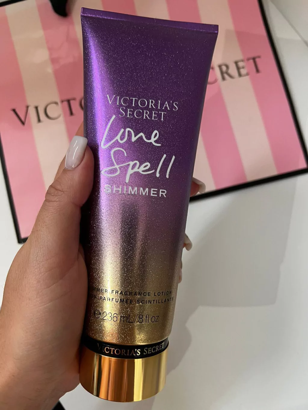 Loção corporal Love Spell Shimmer 236ml - Victoria’s Secret