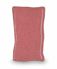 Tábua em cerâmica da Bela Gil, com design ondulado e cor rosa.