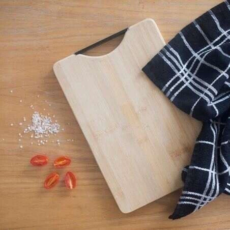 Tabla de madera con mango de metal