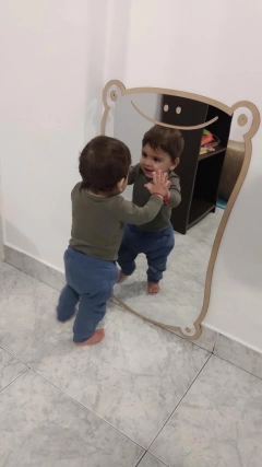 Espejo Acrílico con diseño de Monstruito