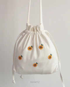 MINI BAG BORDADA À MÃO | GIRASSÓIS - comprar online