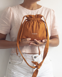 MINI BAG BORDADA À MÃO | ARCO-ÍRIS BOHO