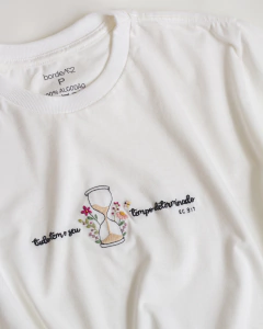 CAMISETA BORDADA À MÃO ECLESIASTES 3
