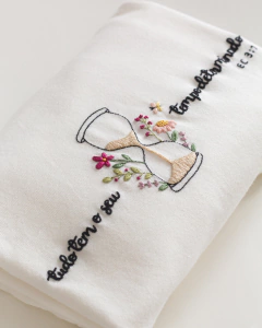 CAMISETA BORDADA À MÃO ECLESIASTES 3