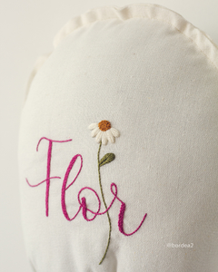 BALÃO DECORATIVO BORDADO À MÃO PERSONALIZADO COM NOME na internet