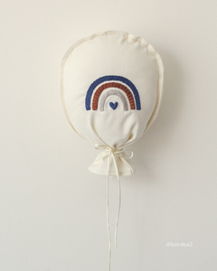 BALÃO DECORATIVO BORDADO À MÃO ARCO-ÍRIS na internet