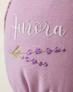 BALÃO DECORATIVO BORDADO À MÃO PERSONALIZADO COM NOME (LAVANDA)