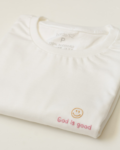 CAMISETA BORDADA À MÃO GOD IS GOOD