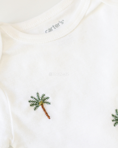 BODY DA CARTER'S BORDADO À MÃO | COQUEIRO - comprar online