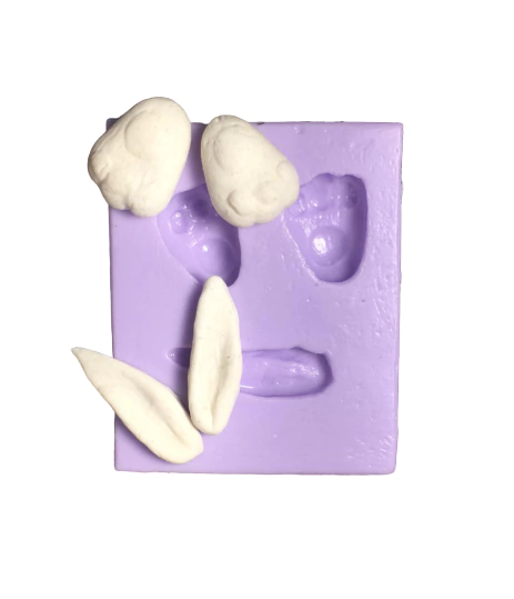 F483 MOLDE DE SILICONE PATA E ORELHA COELHO CONFEITARIA BISCUIT