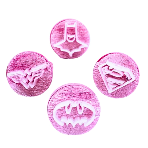 MB47 Kit com 4 marcadores de brigadeiro em acrílico Heróis confeitaria biscuit sabonete