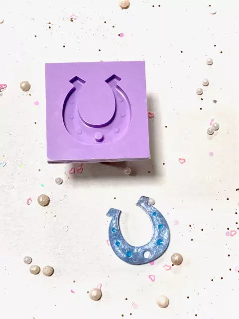 R67 MOLDE DE SILICONE RESINA FERRADURA