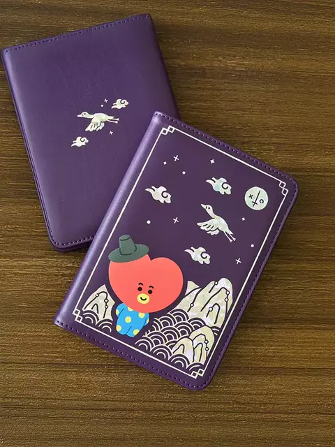 [BTS ] BT21 TATA Premium K Edition Mother-of-pearl Graphic Passport Case (CAPA PARA PASSAPORTE) - comprar online