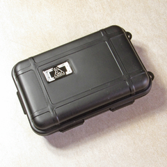 HUMIDOR DE VIAJE NEGRO P/ 4 ROBUSTOS