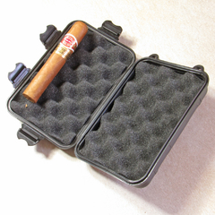 HUMIDOR DE VIAJE NEGRO P/ 4 ROBUSTOS en internet