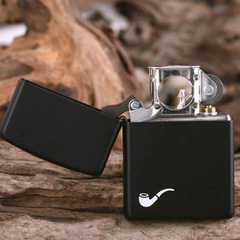 ENCENDEDOR ZIPPO PARA PIPA NEGRO (218PL) - HECHO EN USA - Estate Pipes Buenos Aires