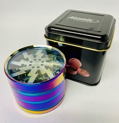 Picador Metálico Tornasolado Grande Con Visor Y Estuche de Lata de 4 Piezas. 6 cm. de Diámetro x 4.7 cm de Alto