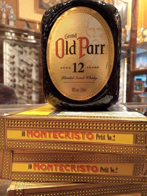 Combo Día del Padre IV - Montecristo Petit Nº2 y Old Parr 12 años