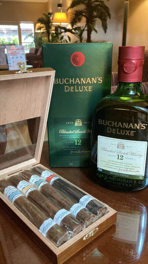 Combo 3: Whiskey Buchanan's Deluxe + Casa Turrent 1880 x4