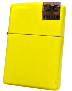 Encendedor Zippo Amarillo