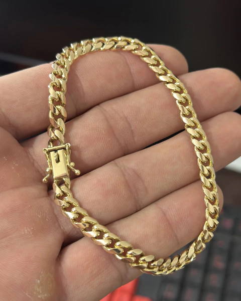 Pulseira cubana dourada de 6mm e 21cm 