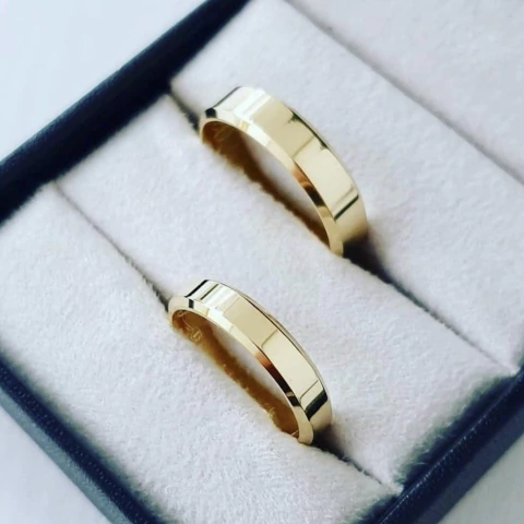 Par de alianças quina mansa 5mm feitas de moeda antiga e com a cor idênticas ao ouro 18k