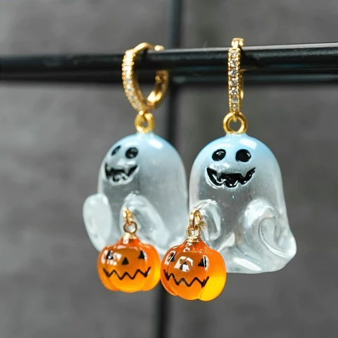 Aritos De Resina Diseño Fantasmita Halloween Con Circonitas