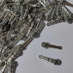10 Dijes de Metal Micrófono