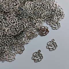 20 Dijes de Metal Rosa Calada
