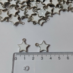 10 Estrellas Dijes de Metal Esmaltadas - Entre Hilos y Cuentas